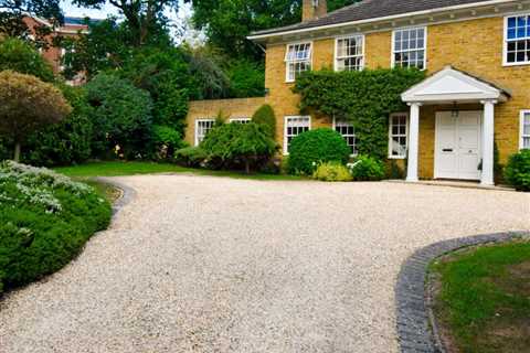 How Wide Should a Rural Driveway Be?