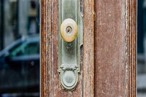 The Difference Between Antique and Modern Decorative Hardware: A Guide for Homeowners