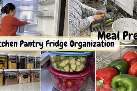 Kitchen Pantry Grocery Organization ideas! Fridge Meal Prep & Organization @ModernCreativeIdeas