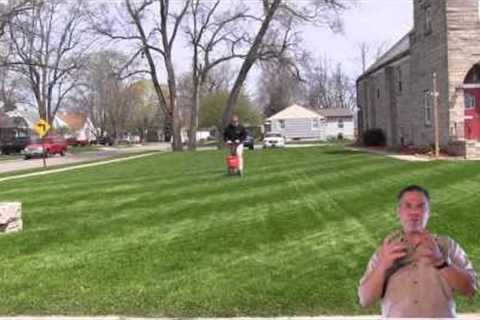 How To Fertilize The Lawn | Apply Lawn Fertilizer