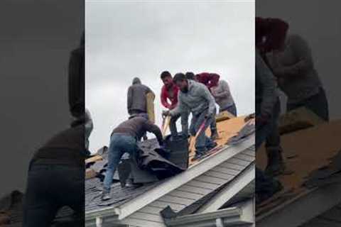 How to tear off a roof in under 10 minutes #contractor #construction #tools #diy #roofing