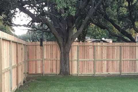 The Benefits Of Hiring A General Contractor For Your League City Fence Installation