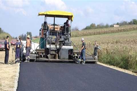 Paving Contractors: How to Choose the Right Professional for Your Driveway or Parking Lot
